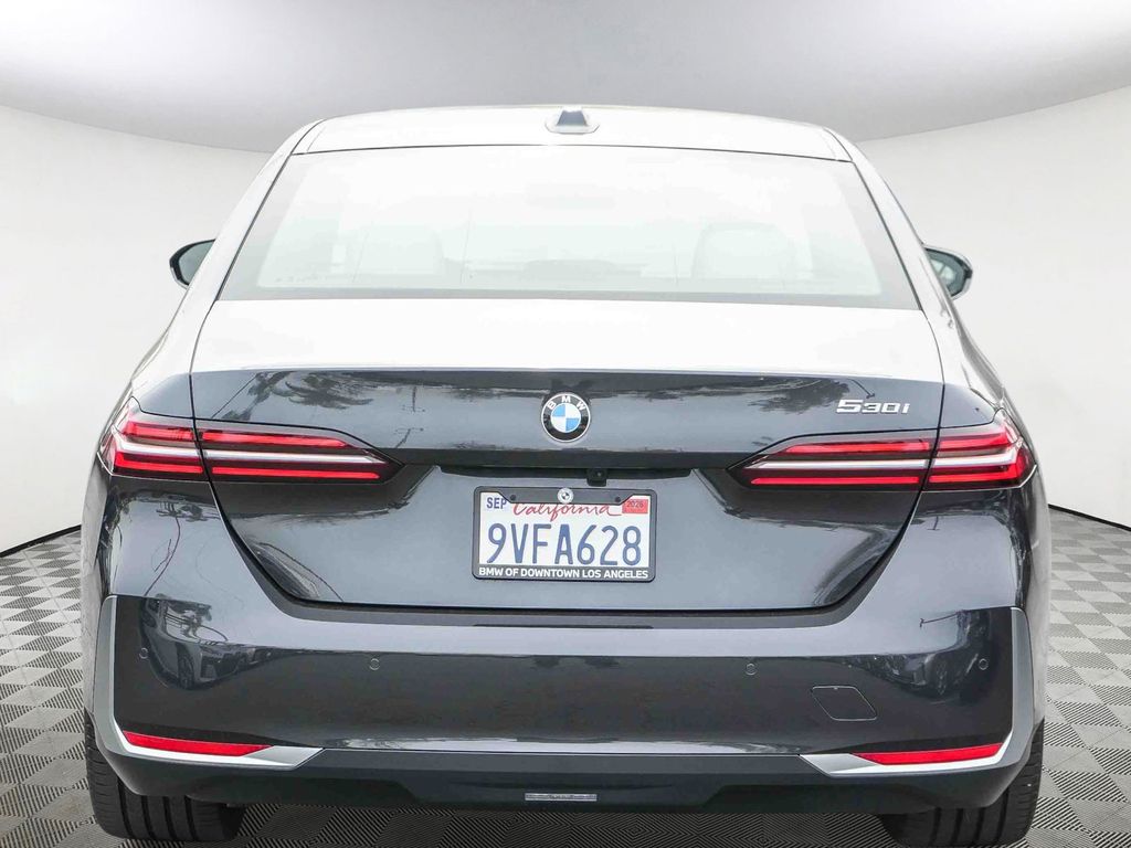 2025 BMW 5 Series 530i photo 4