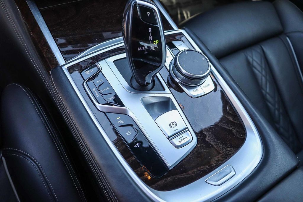 2022 BMW 7 Series 750i - Photo 22