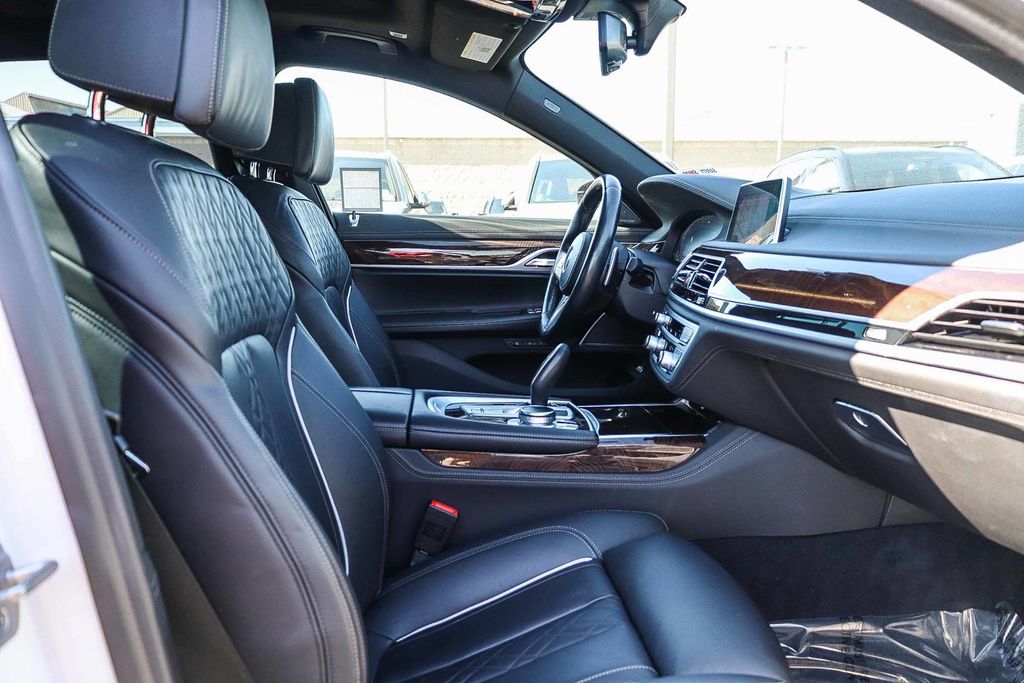 2022 BMW 7 Series 750i - Photo 19