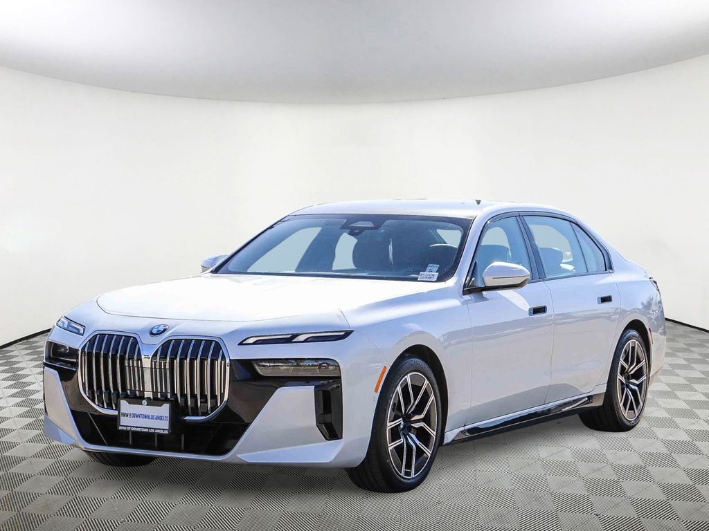 2025 BMW 7 Series 740i xDrive photo 2