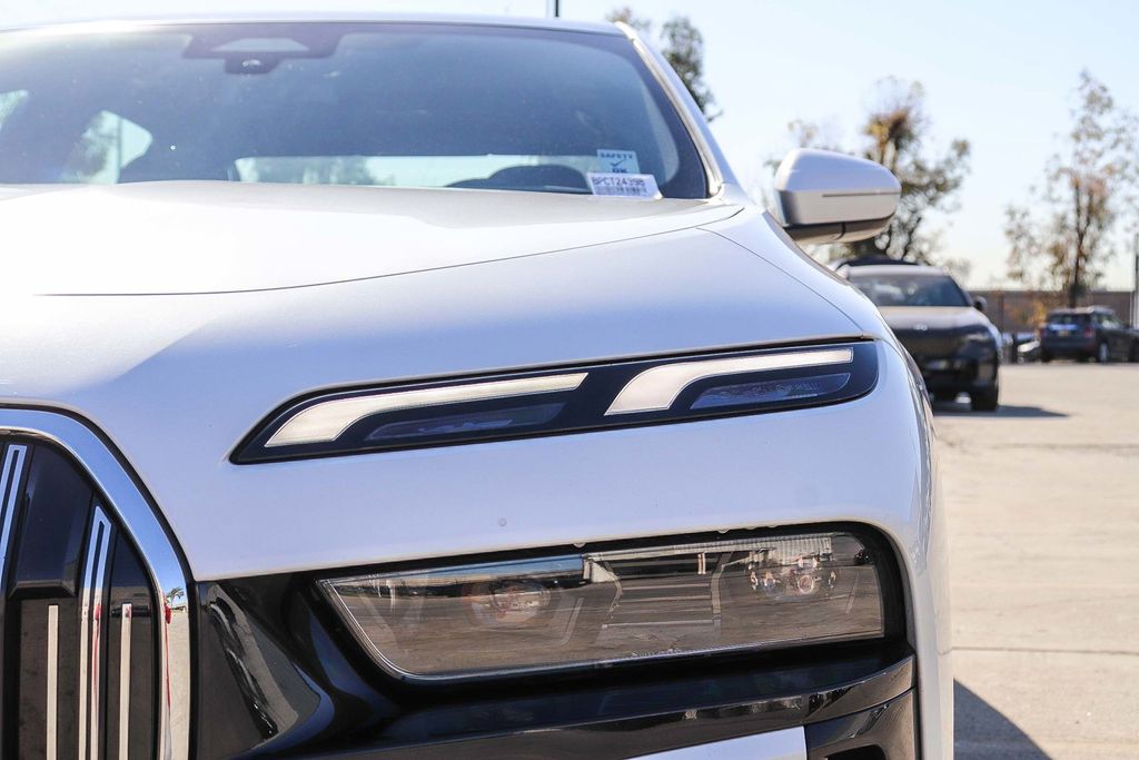 2025 BMW 7 Series 740i xDrive photo 3