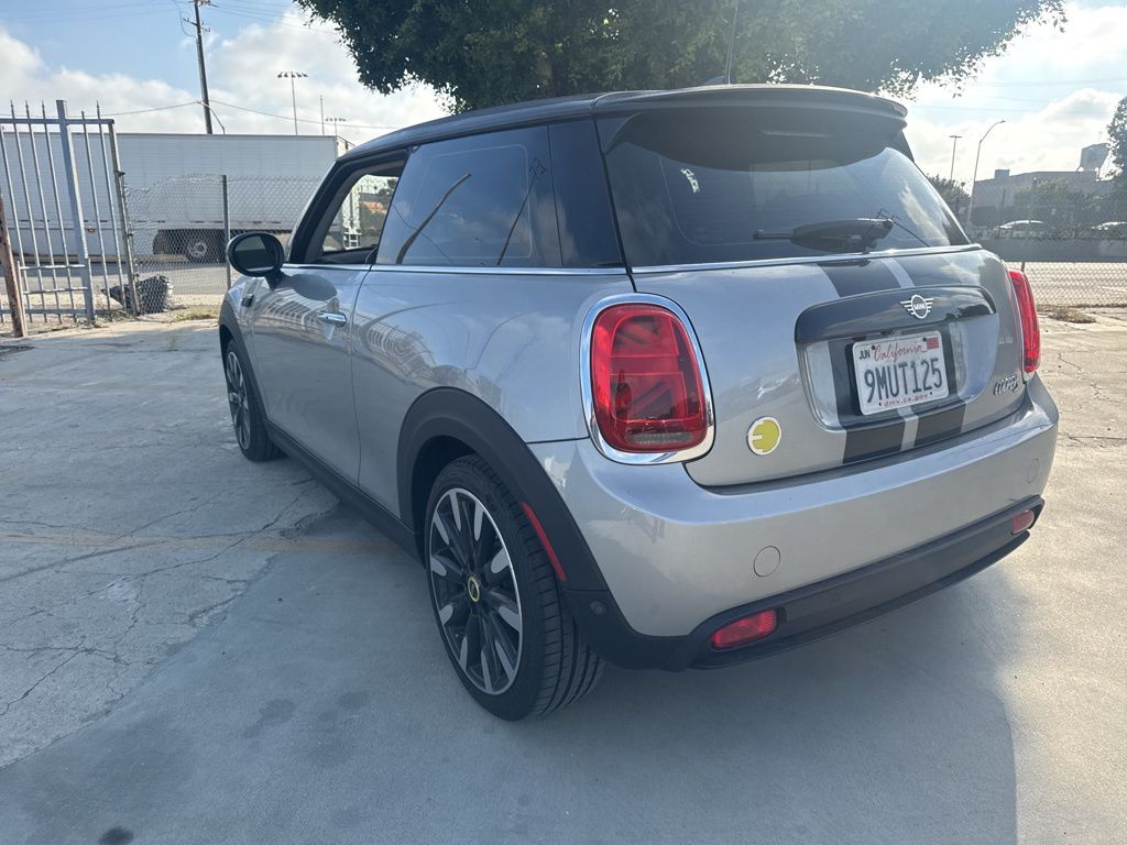 2024 Mini Cooper SE Signature photo 3