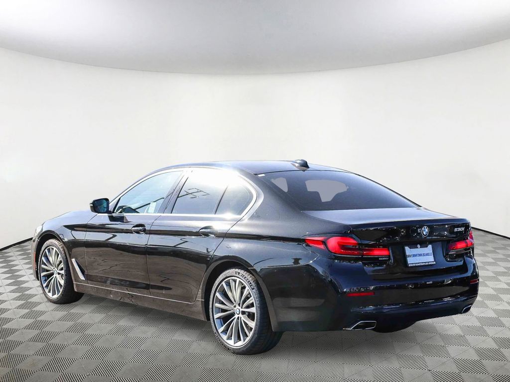 2023 BMW 5 Series 530i photo 3