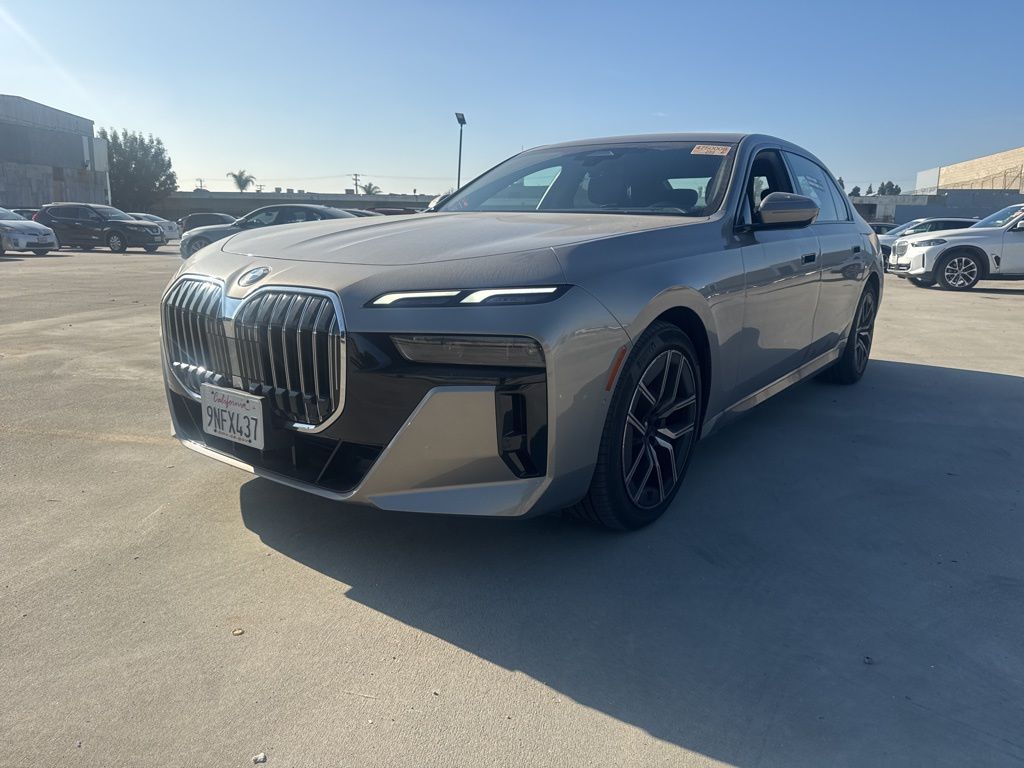 2025 BMW 7 Series 740i's photo