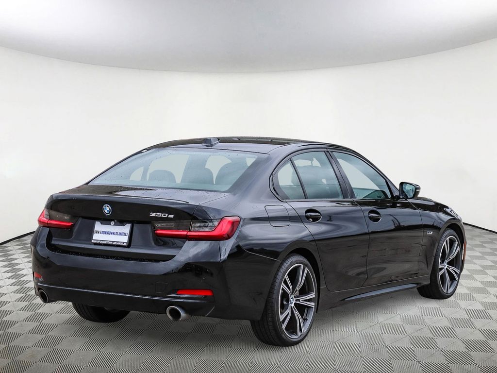 2023 BMW 3 Series 330e iPerformance photo 4