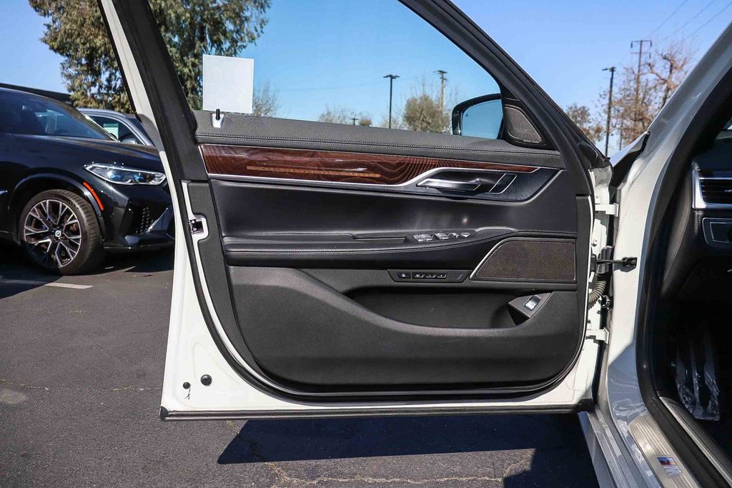 2022 BMW 7 Series 750i - Photo 26