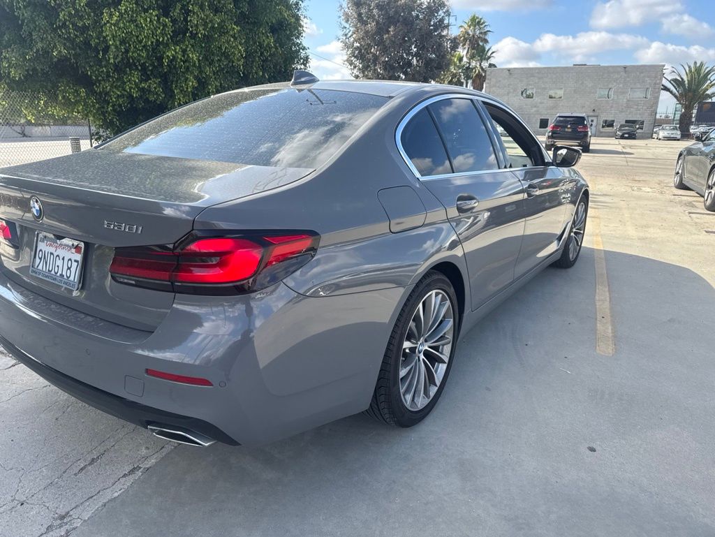 2021 BMW 5 Series 530i photo 5