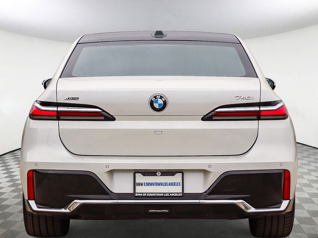 2025 BMW 7 Series 740i - Photo 5