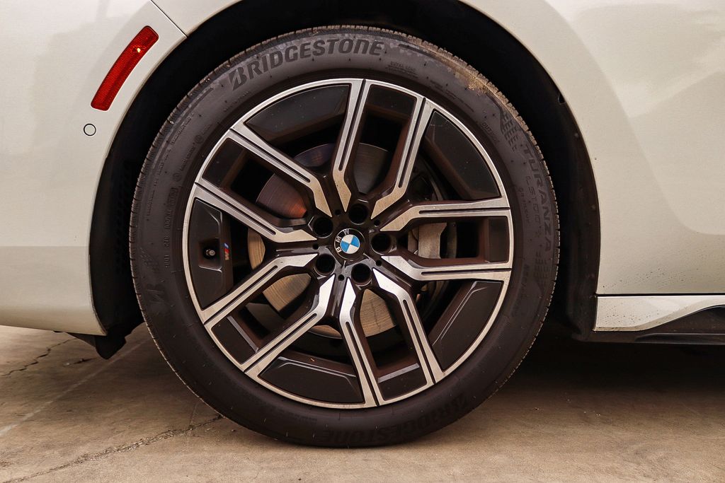 2025 BMW 7 Series 740i - Photo 13