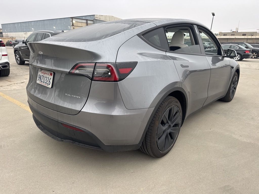 2024 Tesla Model Y Long Range photo 5
