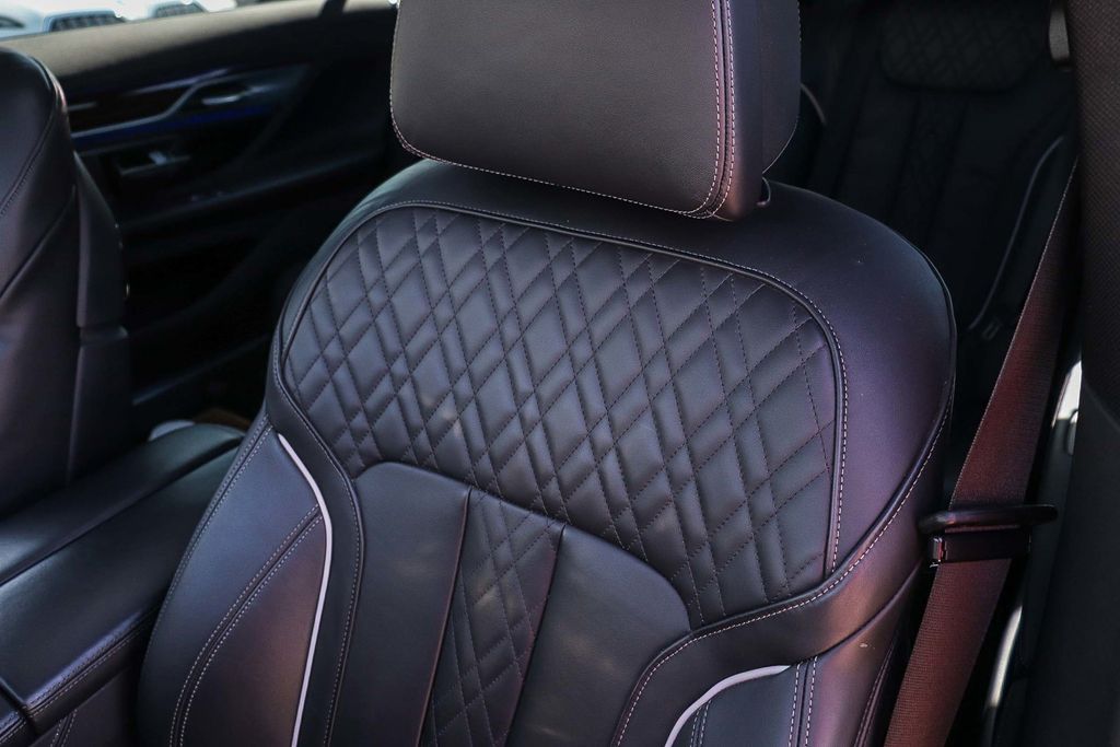 2022 BMW 7 Series 750i - Photo 31