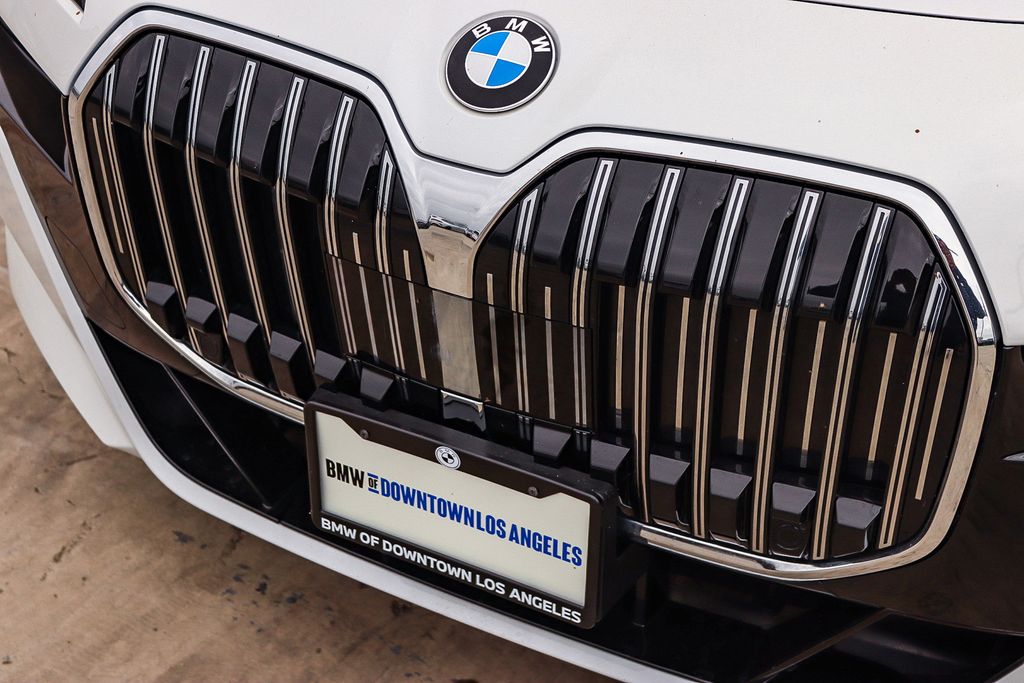 2025 BMW 7 Series 740i - Photo 10