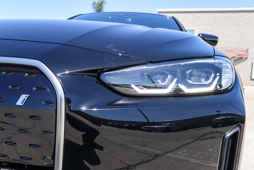 2023 BMW i4 eDrive35 photo 3
