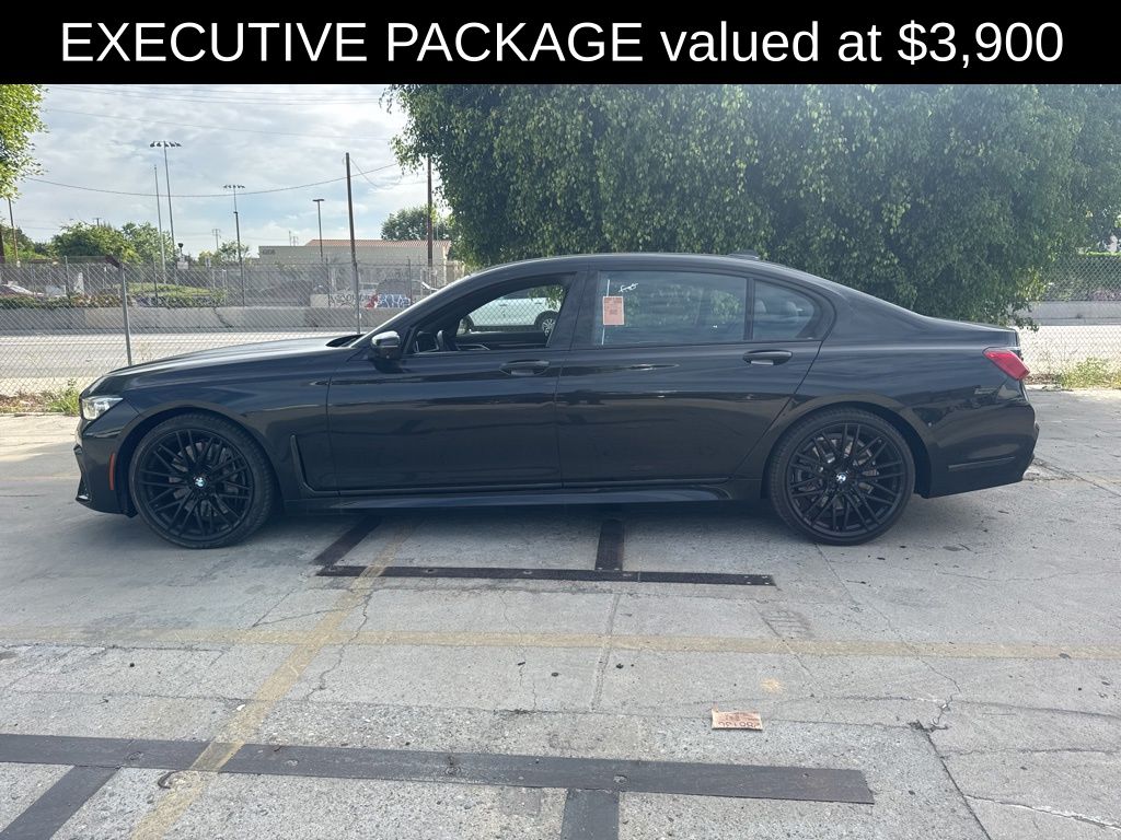 2022 BMW 7 Series 750i xDrive photo 2