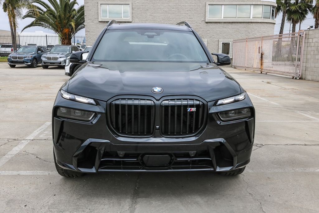 2025 Bmw X7 M60i photo 2