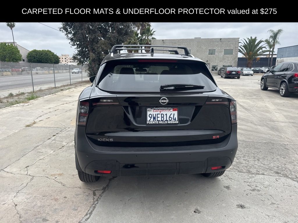 2026 Nissan Kicks SR photo 4