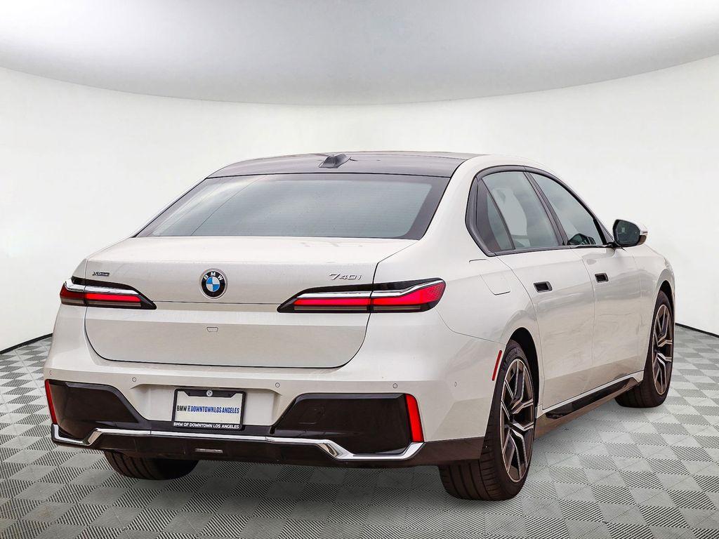 2025 BMW 7 Series 740i - Photo 4