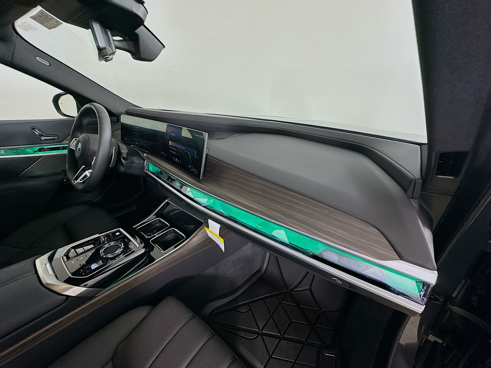 2026 BMW 7 Series 750e - Photo 44