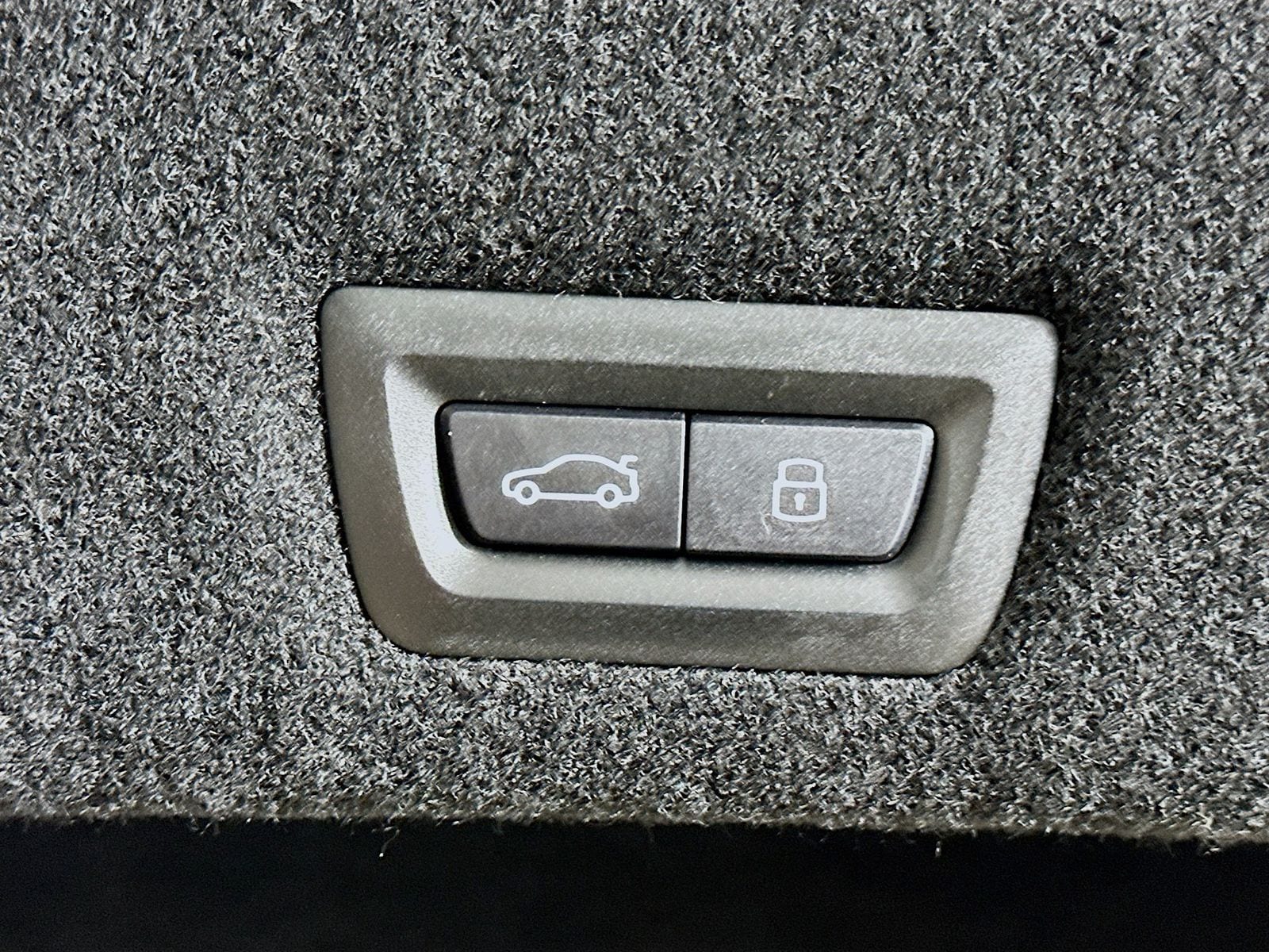 2026 BMW 7 Series 750e - Photo 38
