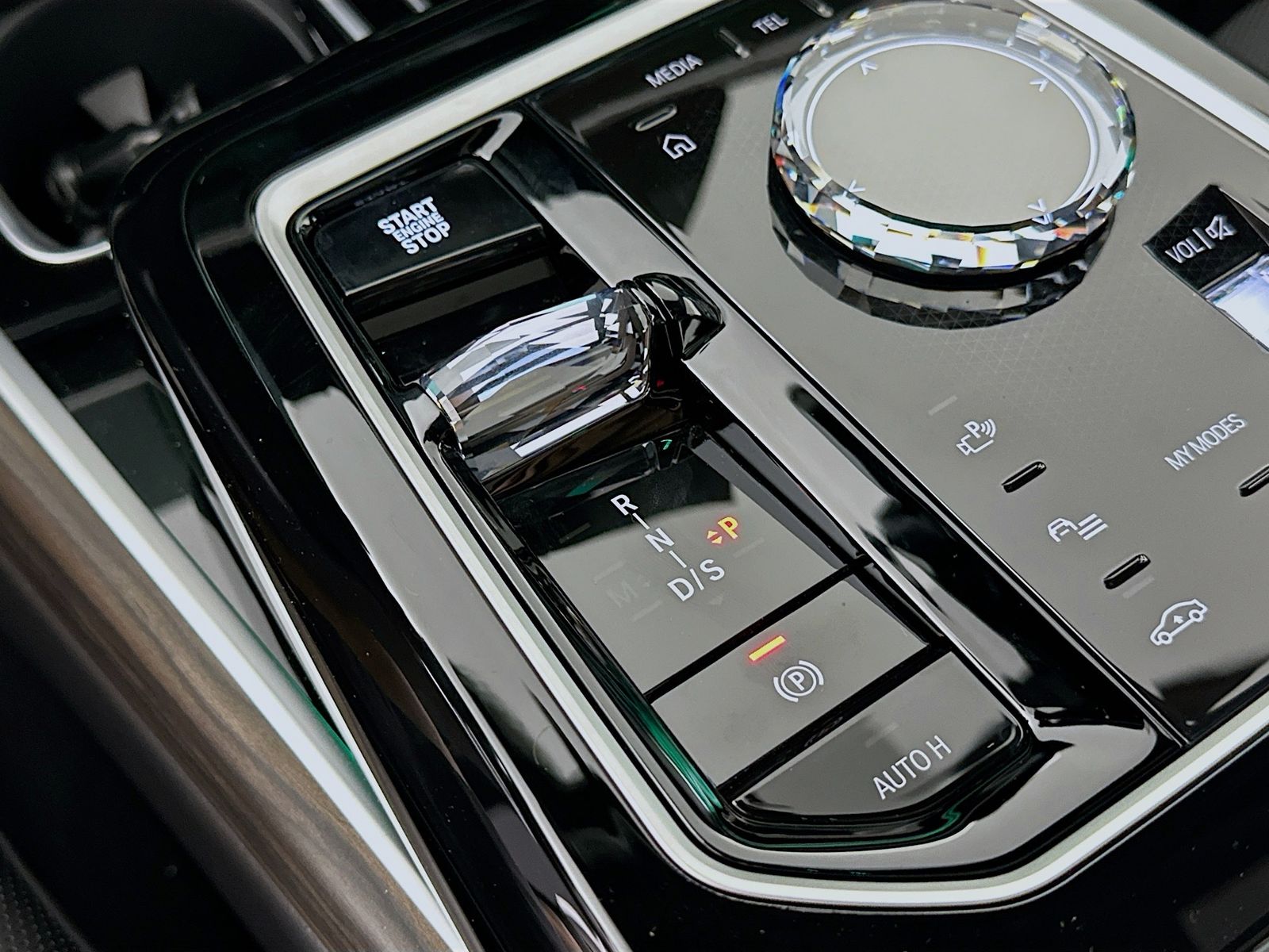 2026 BMW 7 Series 750e - Photo 27