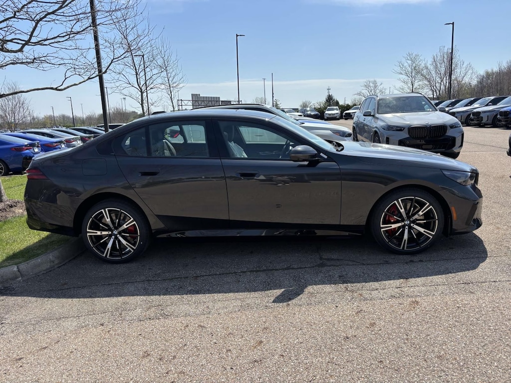 New 2026 BMW 5 Series 550e xDrive Sedan