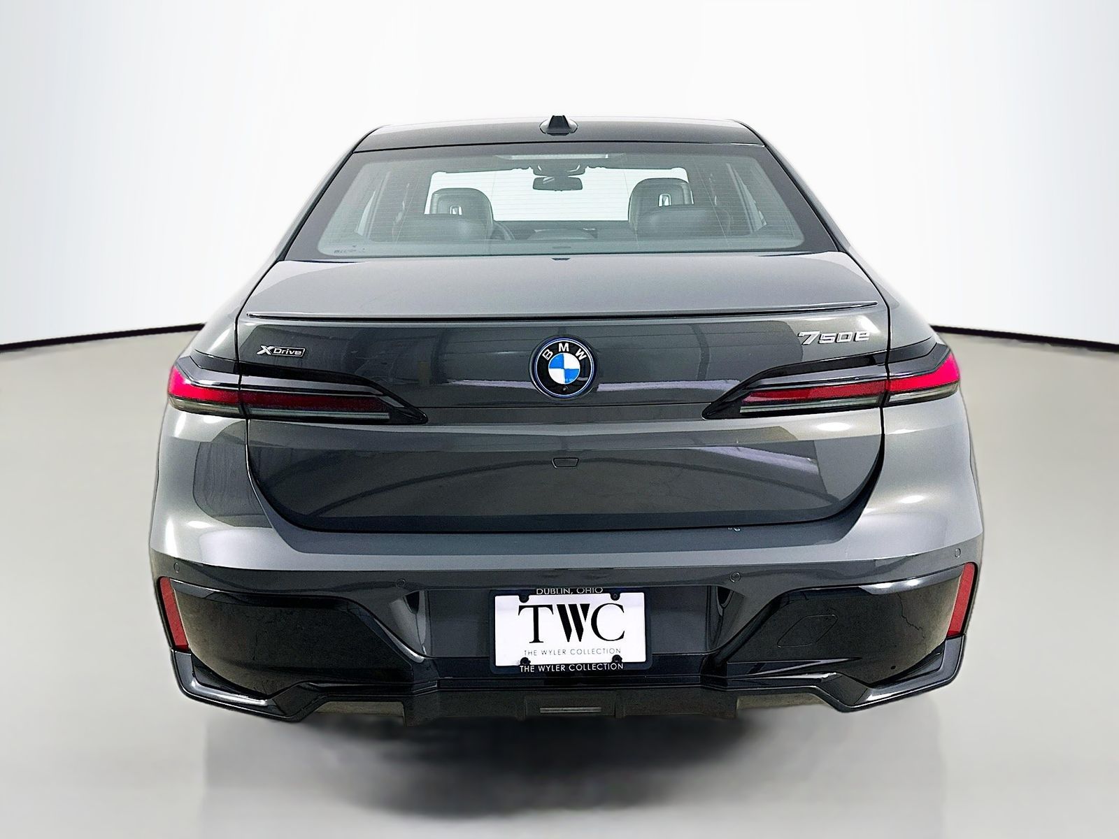 2026 BMW 7 Series 750e - Photo 6