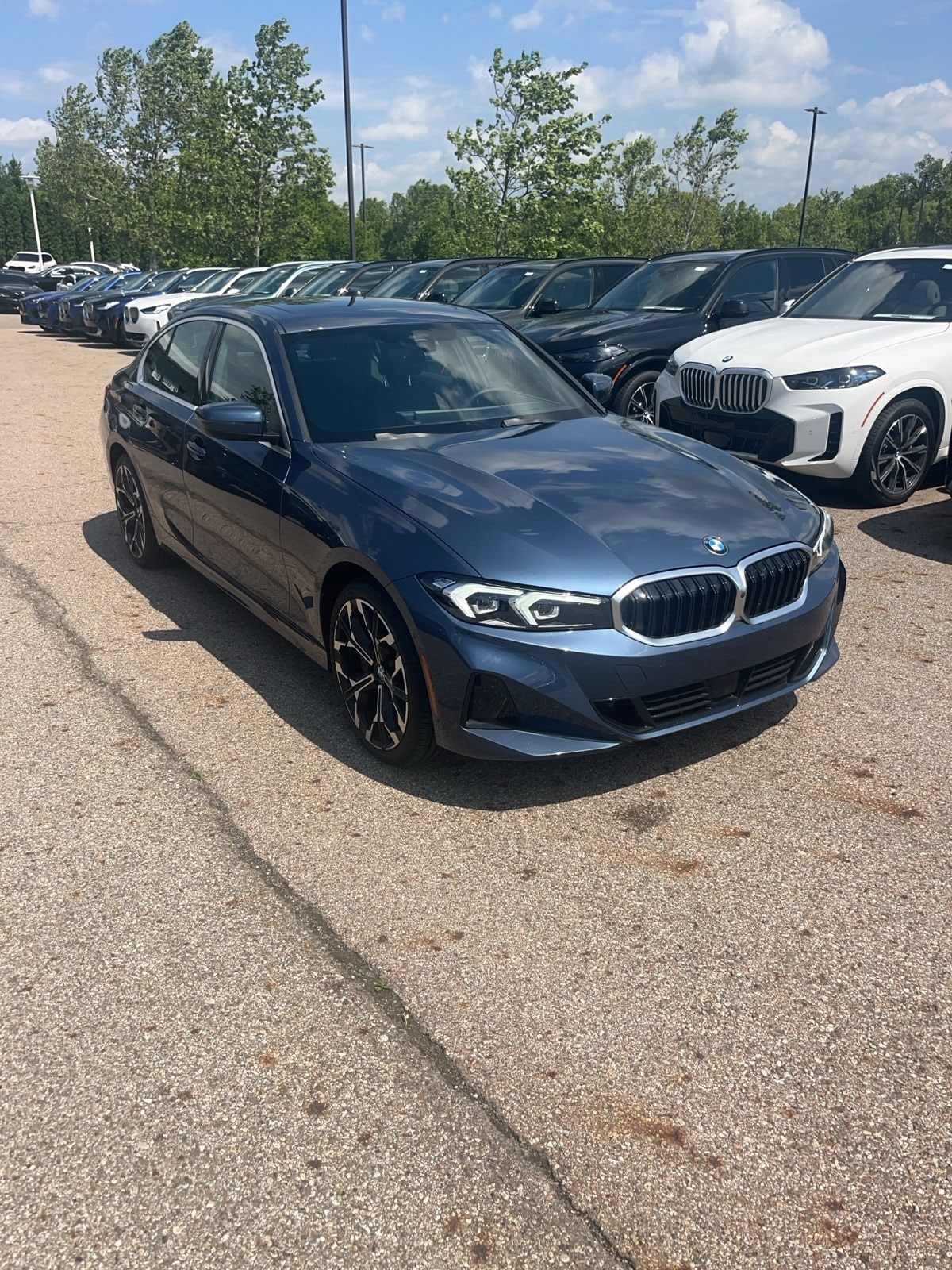2025 BMW 3 Series 330i xDrive Sedan's photo