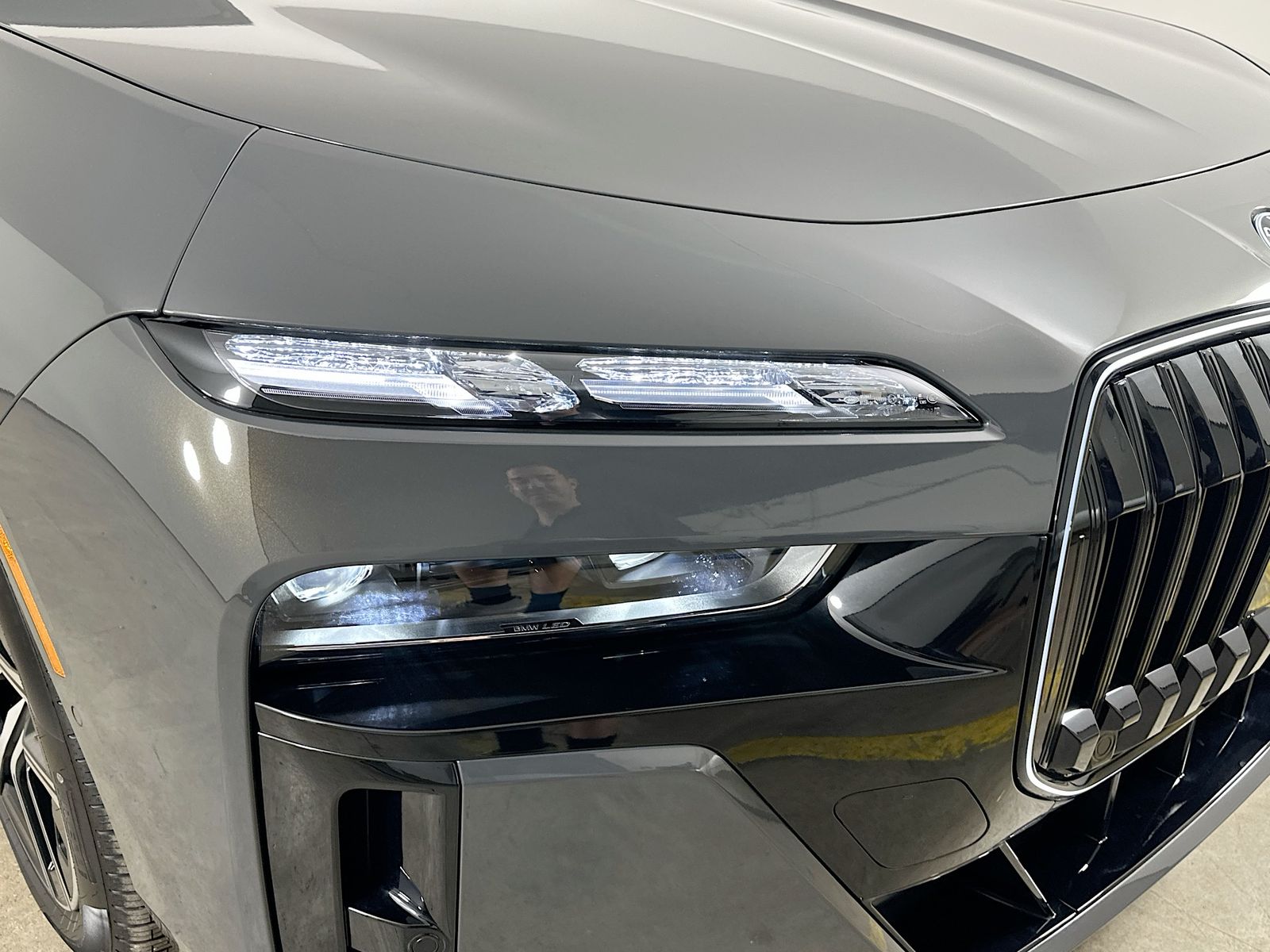 2026 BMW 7 Series 750e - Photo 9