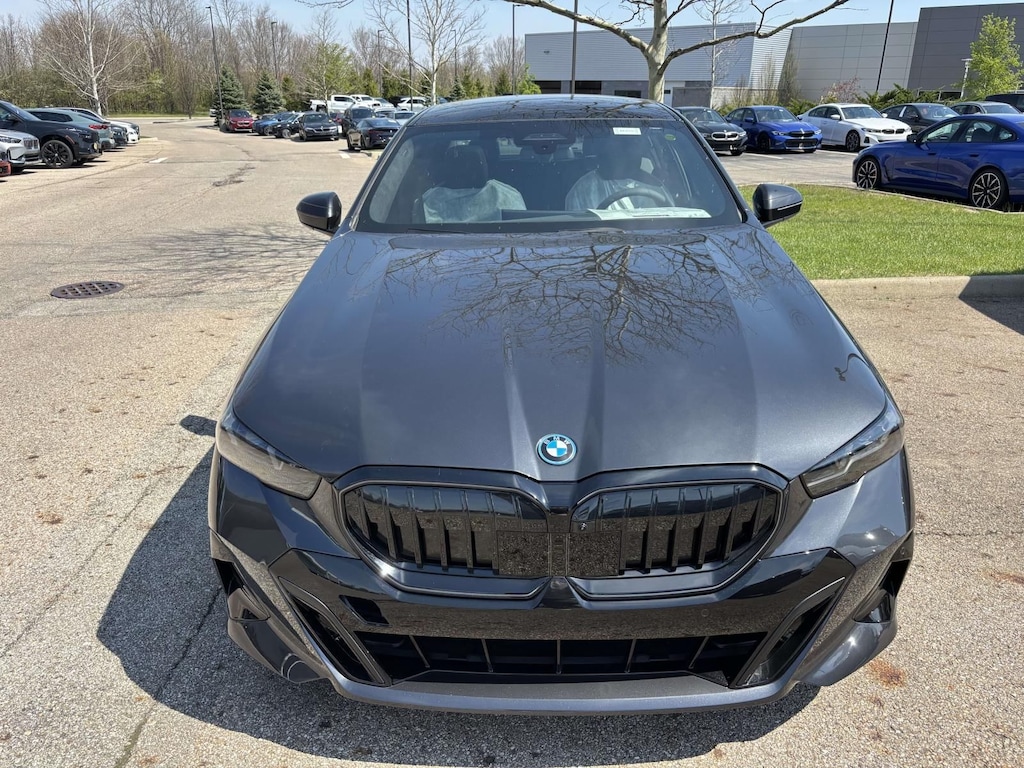 New 2026 BMW 5 Series 550e xDrive Sedan