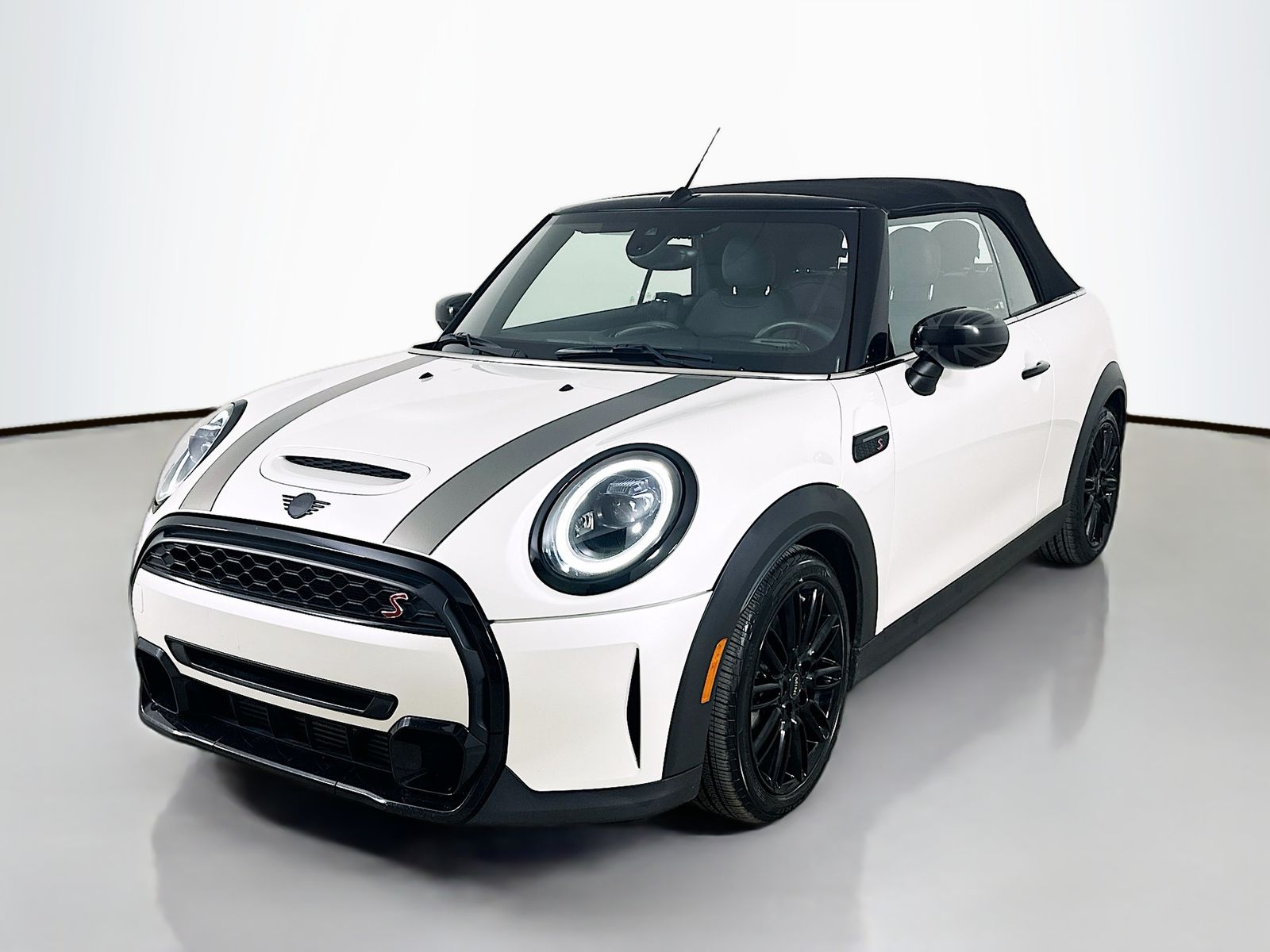 2024 MINI Convertible Cooper S's photo