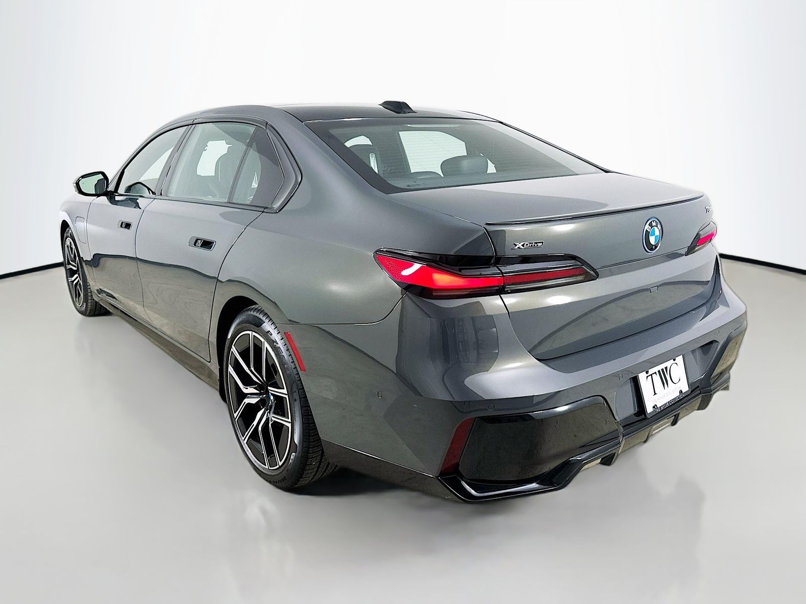 2026 BMW 7 Series 750e - Photo 7