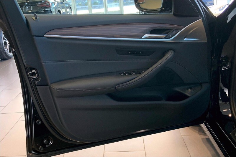 2023 BMW 5 Series 530i - Photo 10