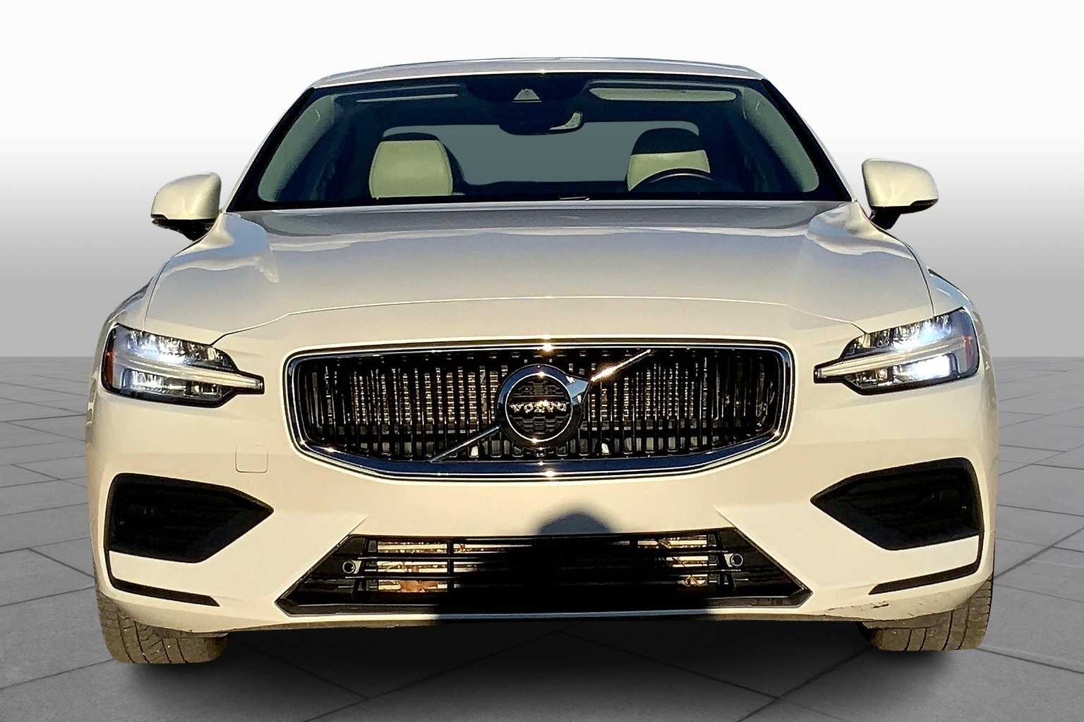 2019 Volvo S60 Momentum photo 2