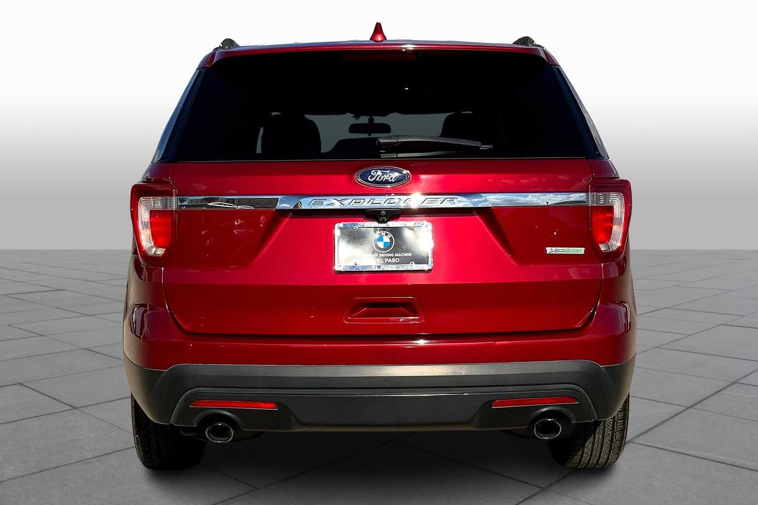 2017 Ford Explorer Base photo 3