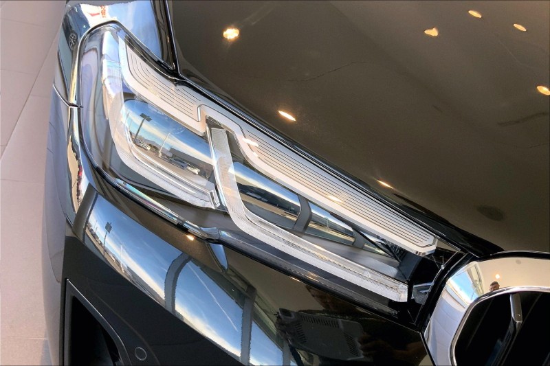 2023 BMW 5 Series 530i - Photo 13