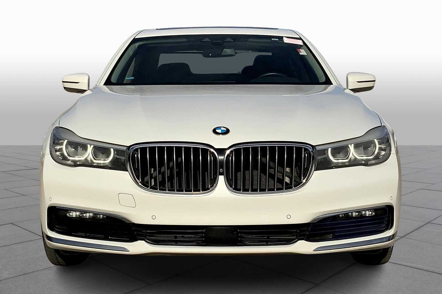 2017 Bmw 740i photo 2