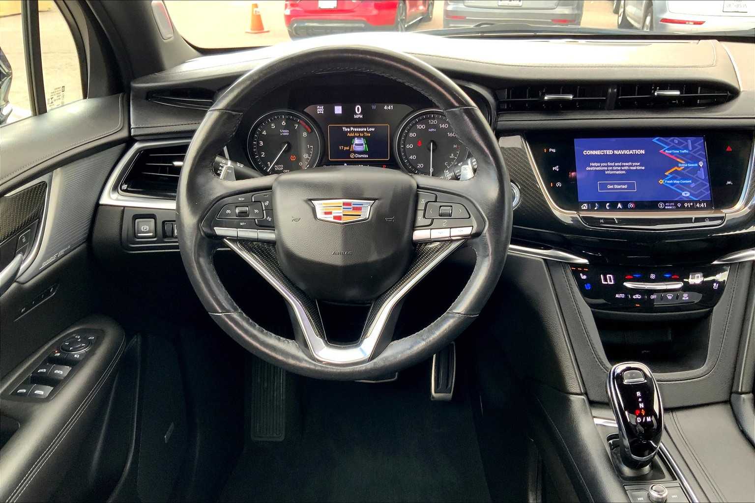 2023 Cadillac XT6 Sport photo 4
