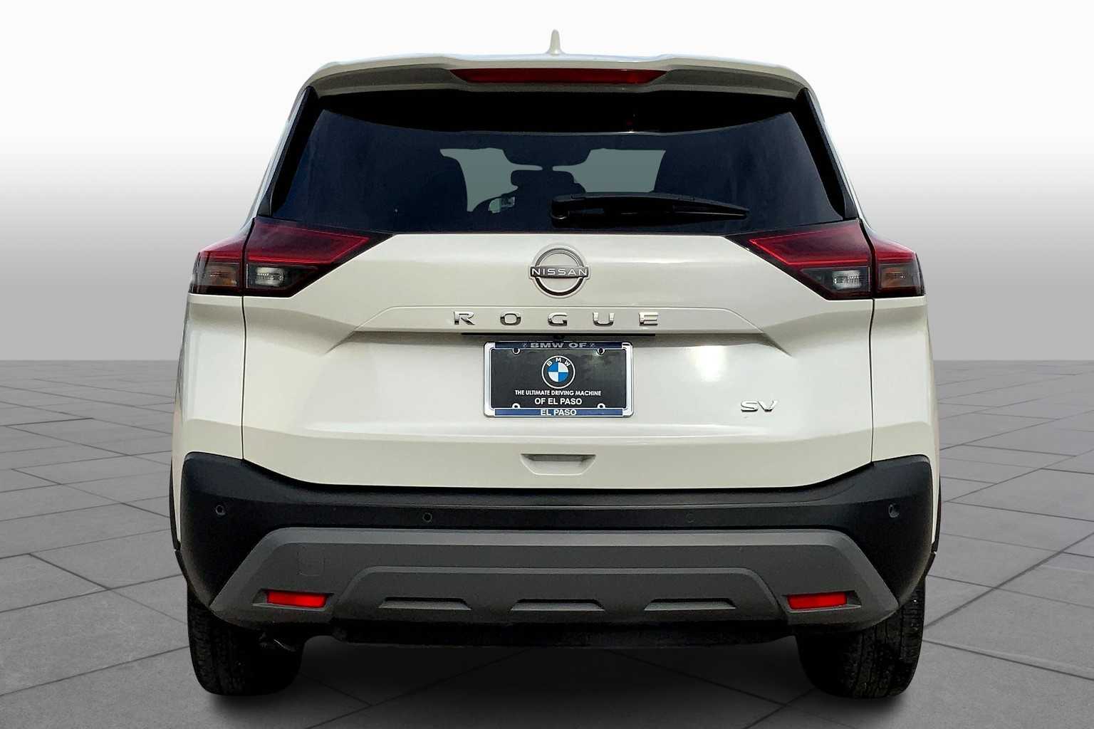 2023 Nissan Rogue SV photo 3
