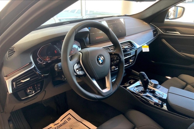 2023 BMW 5 Series 530i - Photo 8