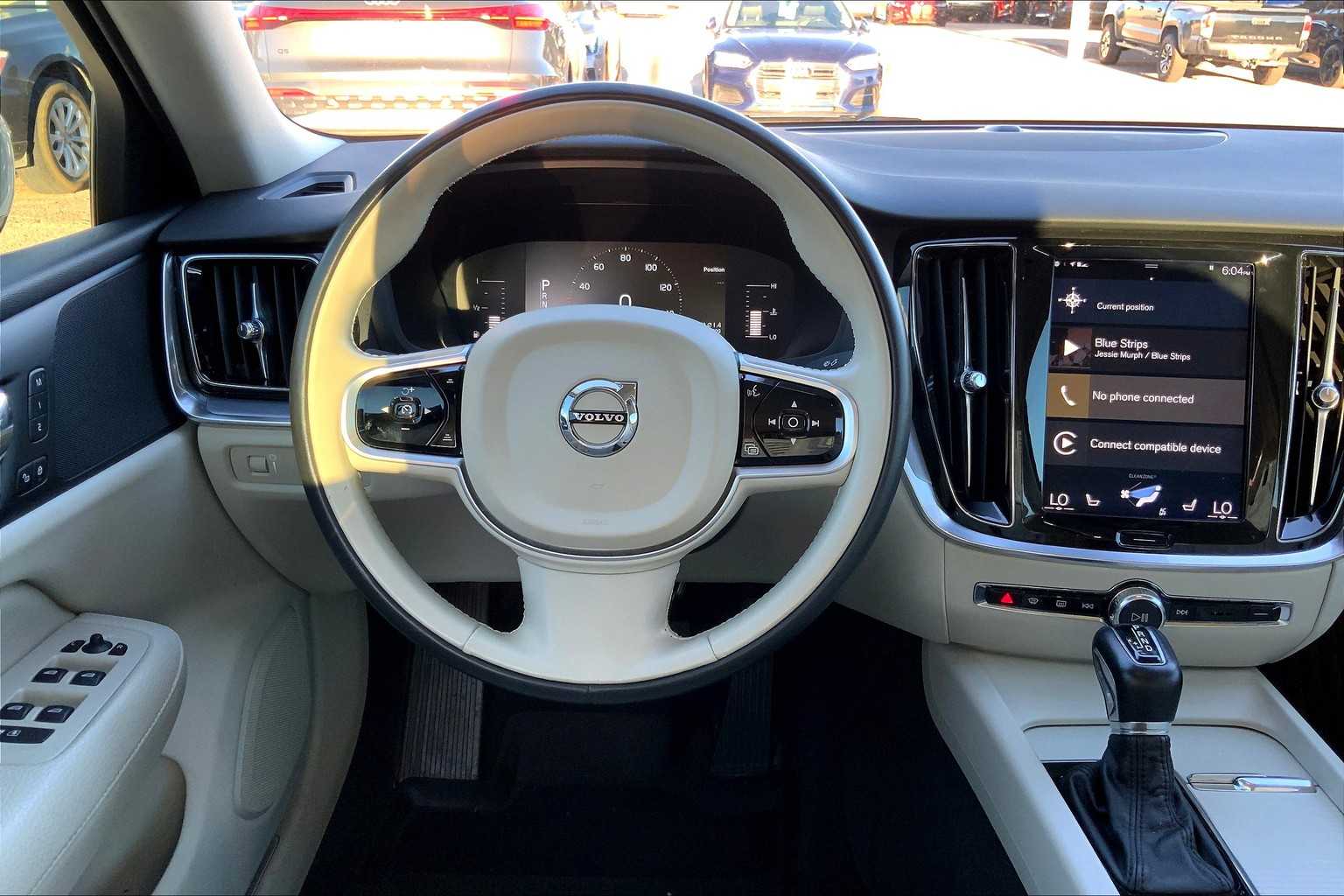2019 Volvo S60 Momentum photo 4