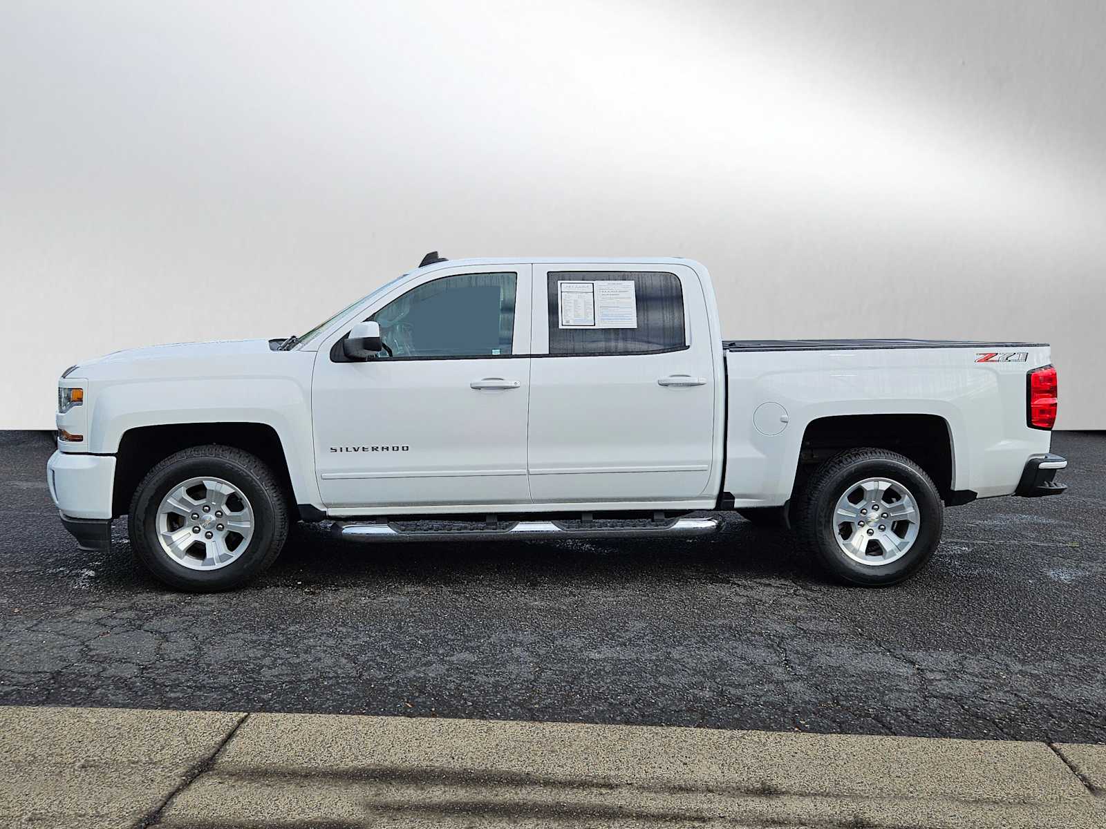 Used 2018 Chevrolet Silverado 1500 LT Z71 with VIN 3GCUKRECXJG470231 for sale in Eugene, OR