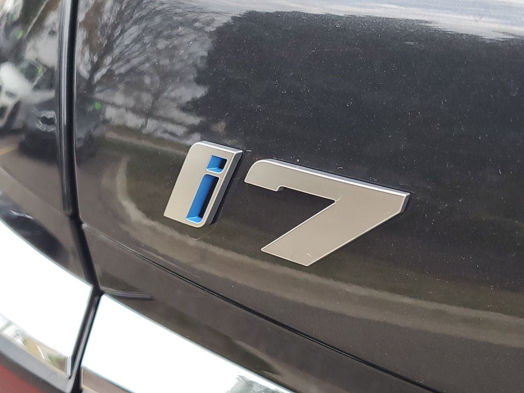 2025 BMW i7 50 - Photo 30