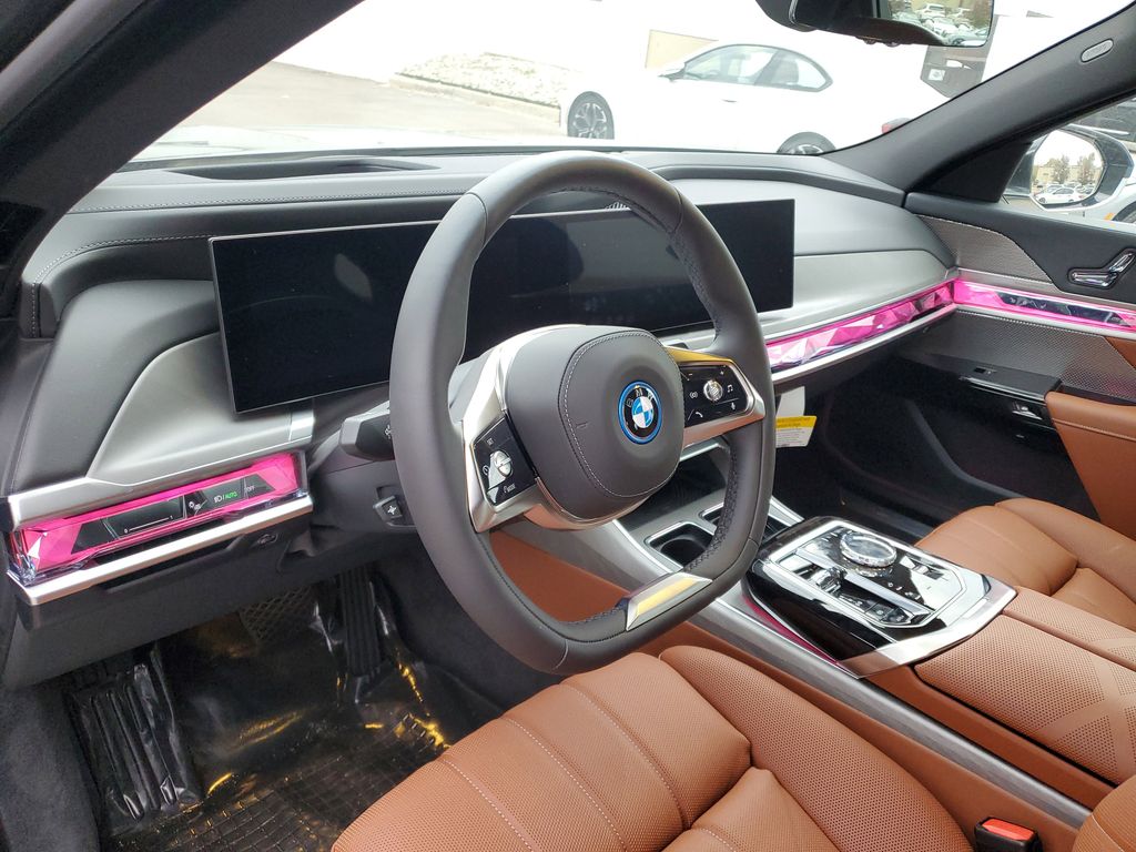 2025 BMW i7 50 - Photo 9