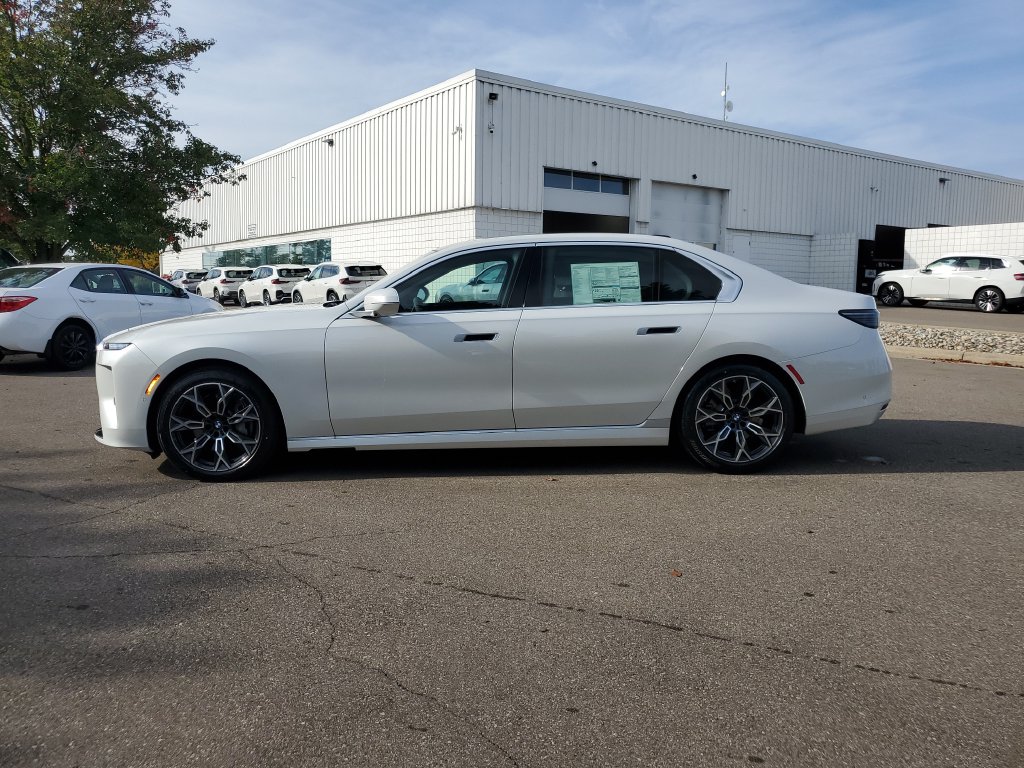 New 2027 BMW 740i xDrive Sedan