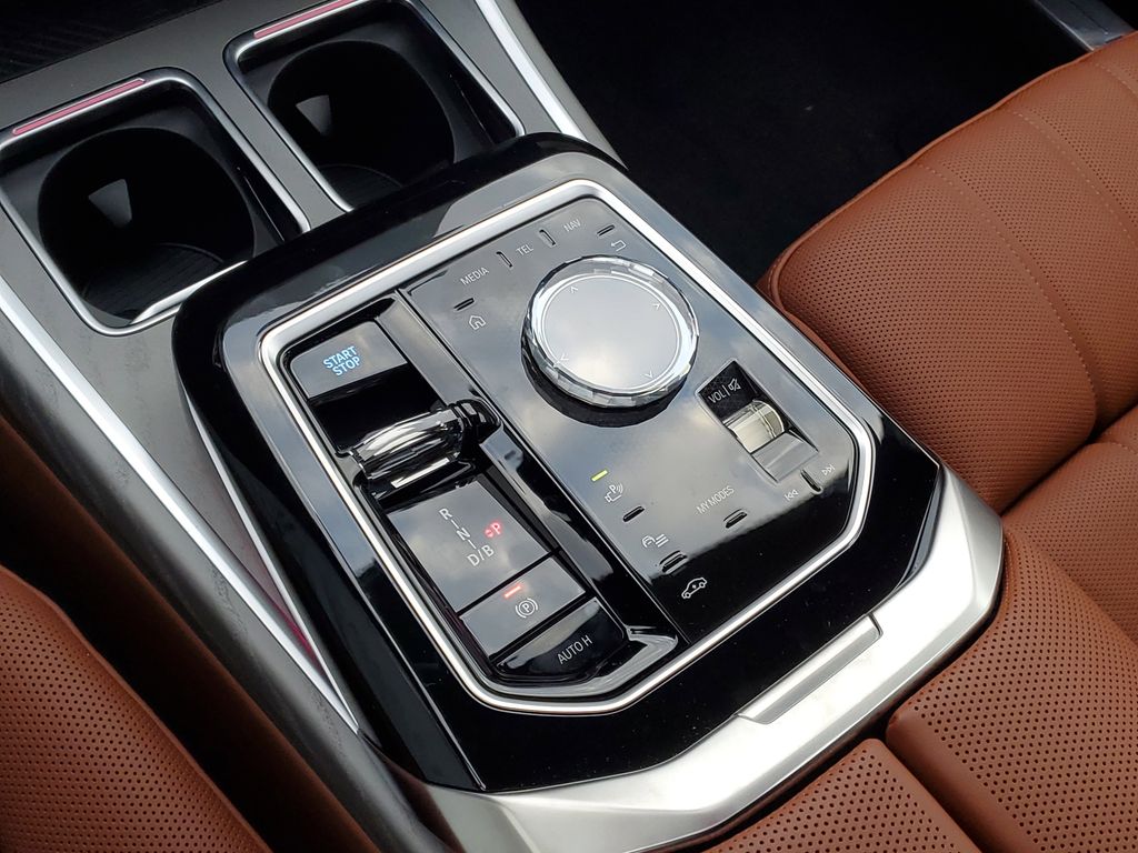 2025 BMW i7 50 - Photo 20