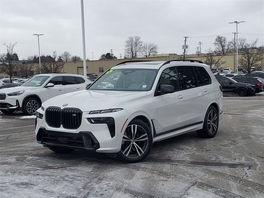 2025 BMW X7 M60i's photo