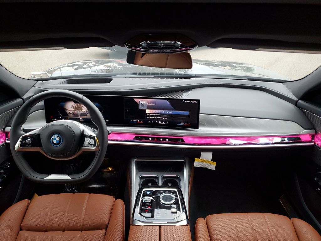 2025 BMW i7 50 - Photo 21