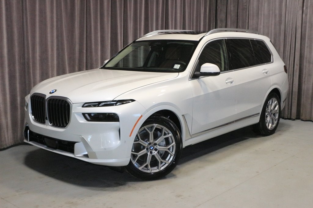 2025 BMW X7 Base's photo