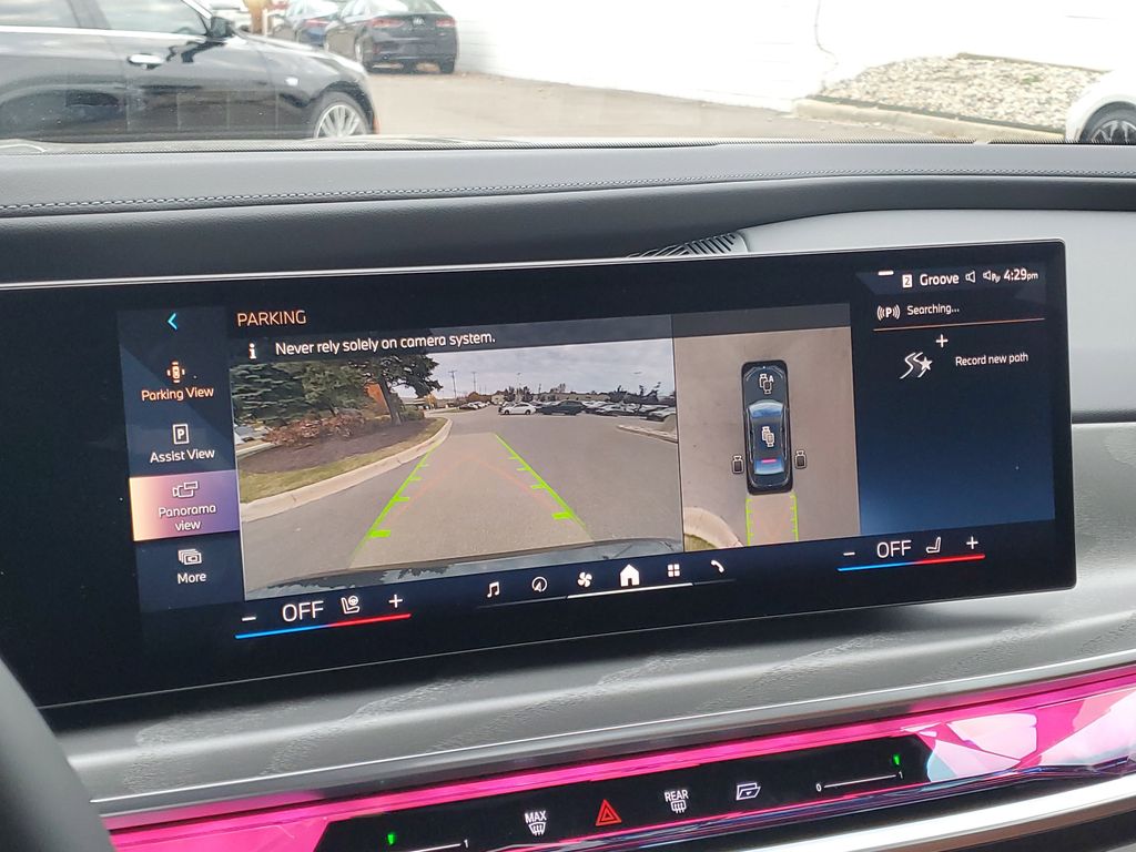 2025 BMW i7 50 - Photo 17