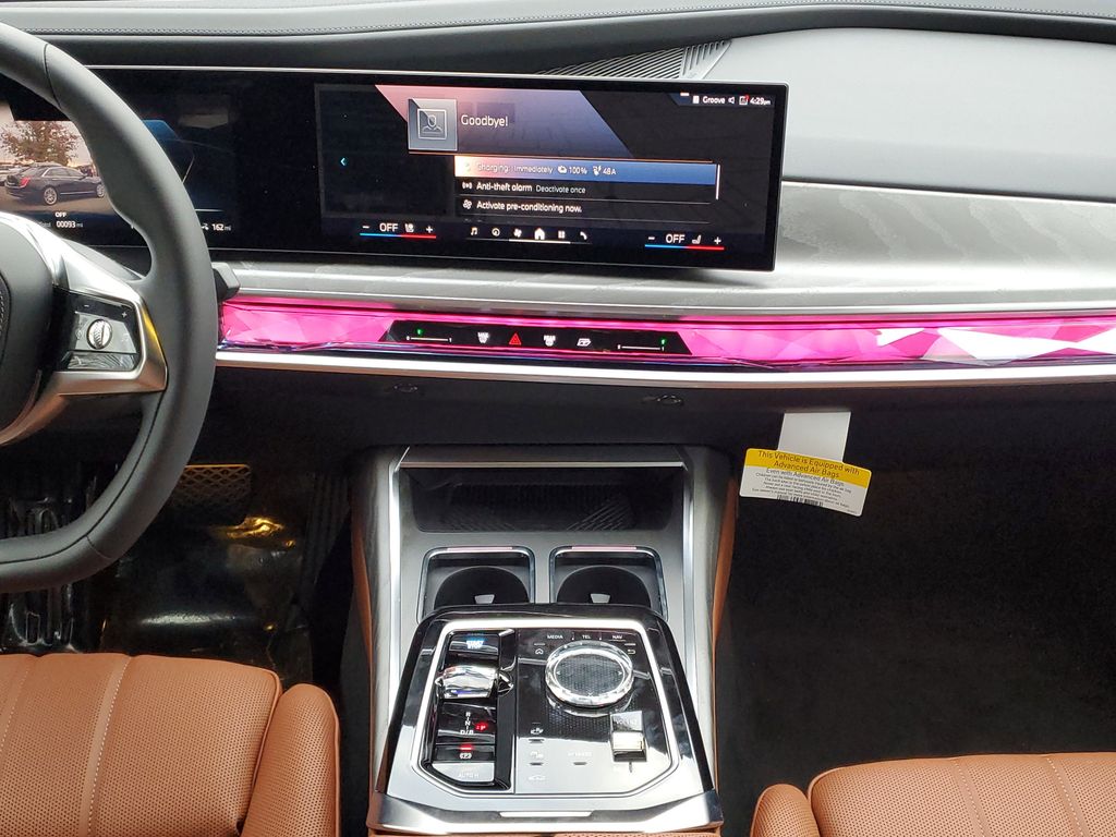 2025 BMW i7 50 - Photo 22